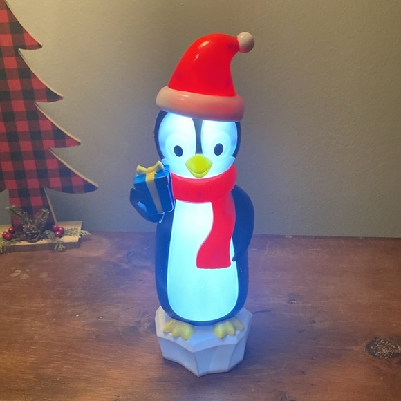 NWT- 14β LED Light Up Adorable Penguin Decoration π Operated - Picture 13 of 17